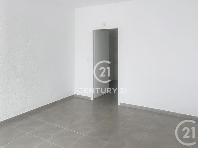 Appartement F3 à vendre - 3 pièces - 92.6 m2 - ELNE - 66 - LANGUEDOC-ROUSSILLON - Century 21 Carré D'As Immobilier